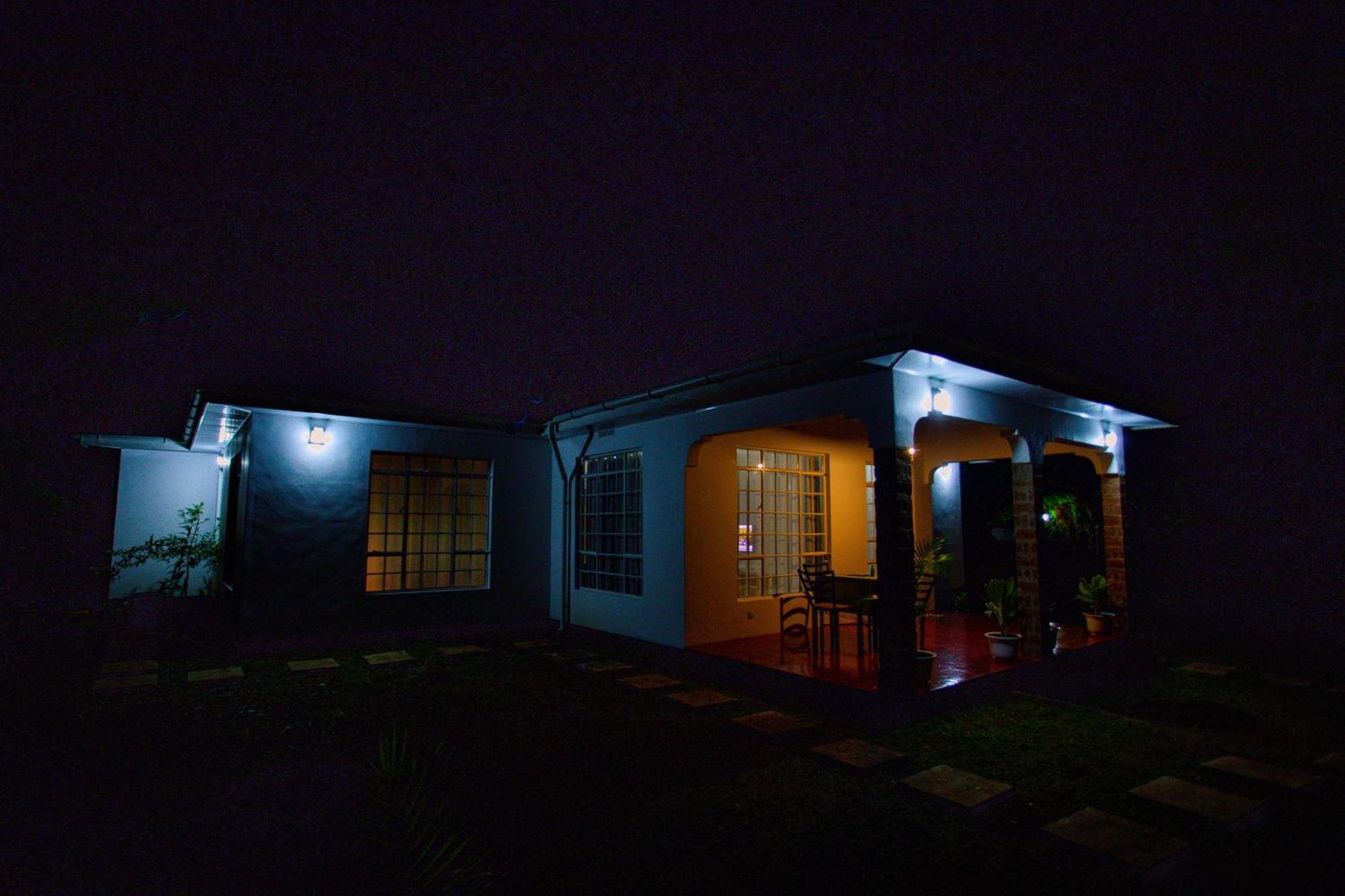 Royal Homestay Moshi Luaran gambar