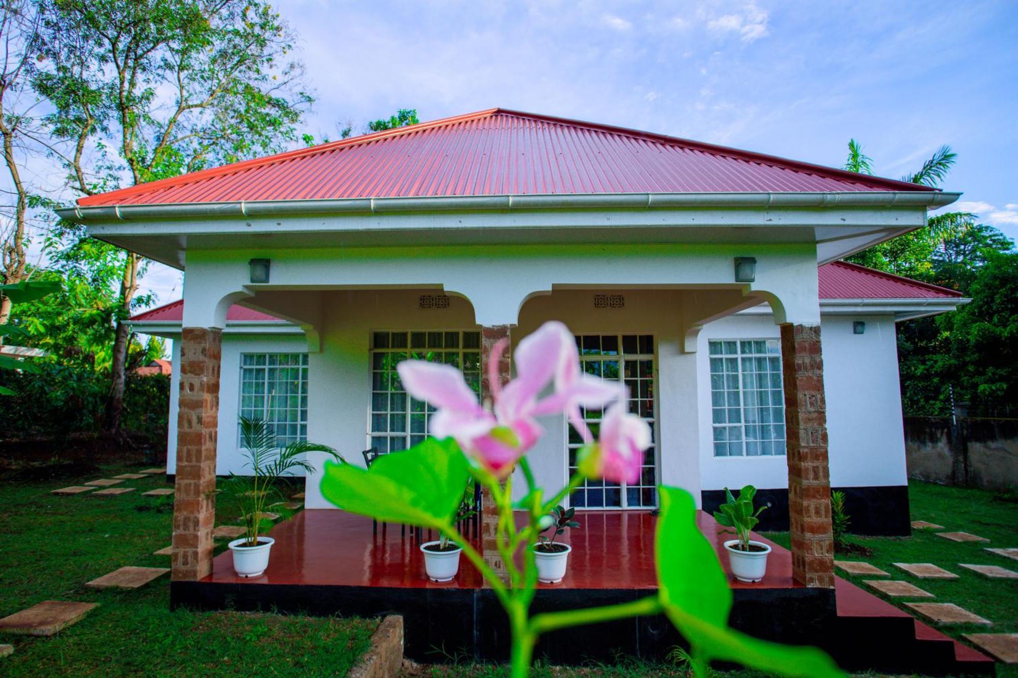 Royal Homestay Moshi Luaran gambar
