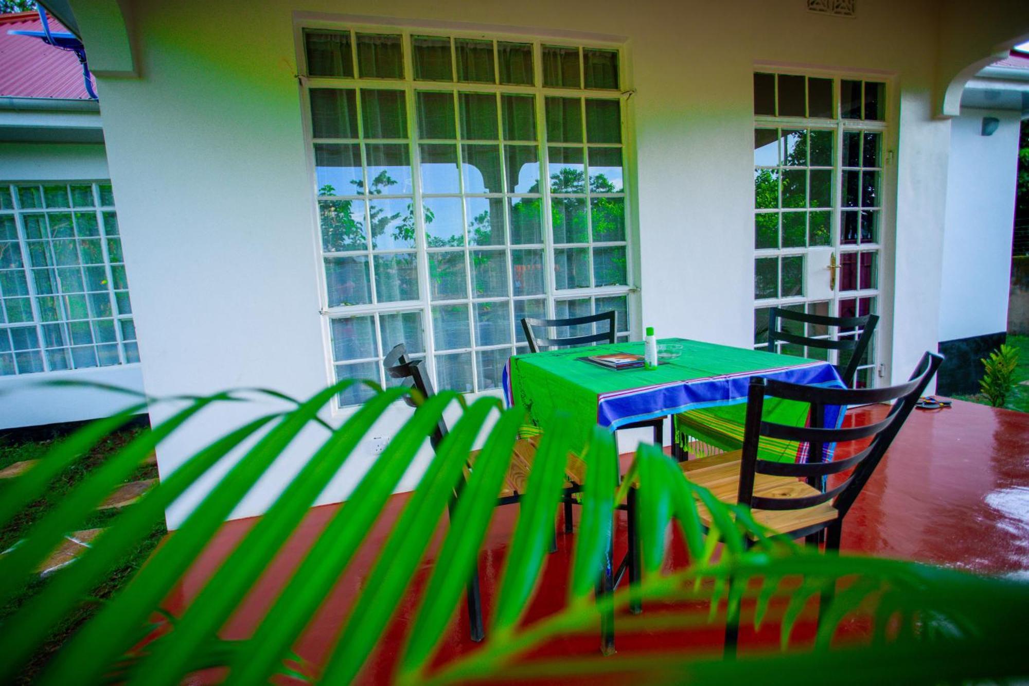 Royal Homestay Moshi Luaran gambar
